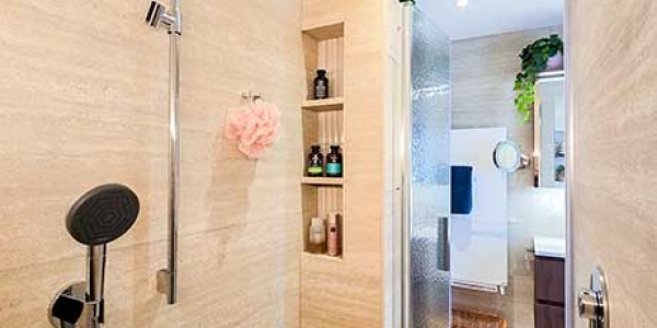 Kleine badkamer renoveren? Zo creëer je verrassend veel ruimte