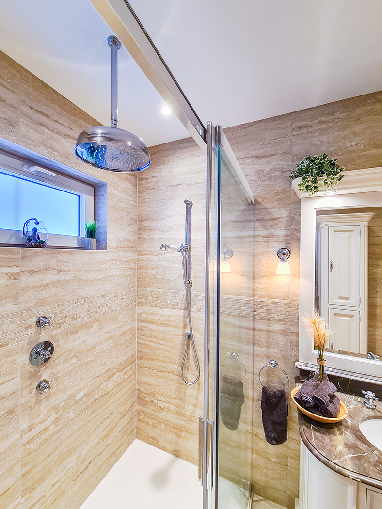 Landelijke badkamers combineren een veelvoud aan texturen met eigentijdse elementen.