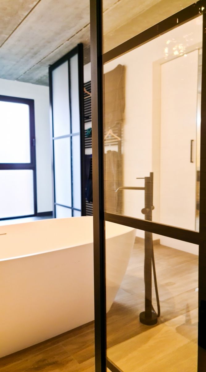 Prachtig resultaat na een volledige badkamer renovatie Prachtig resultaat na een volledige badkamer renovatie